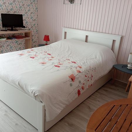 Chez Papinette, Proche Gare Et Centre, Pdj Compris Apartment Ниор Екстериор снимка