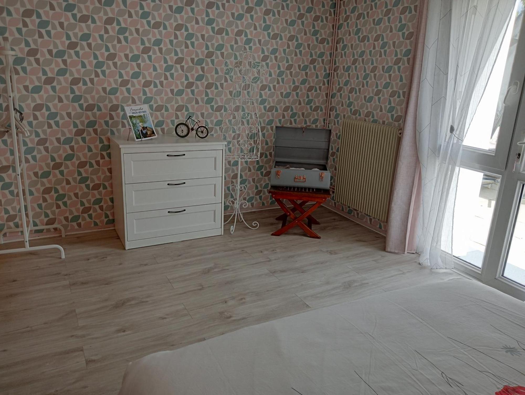 Chez Papinette, Proche Gare Et Centre, Pdj Compris Apartment Ниор Екстериор снимка